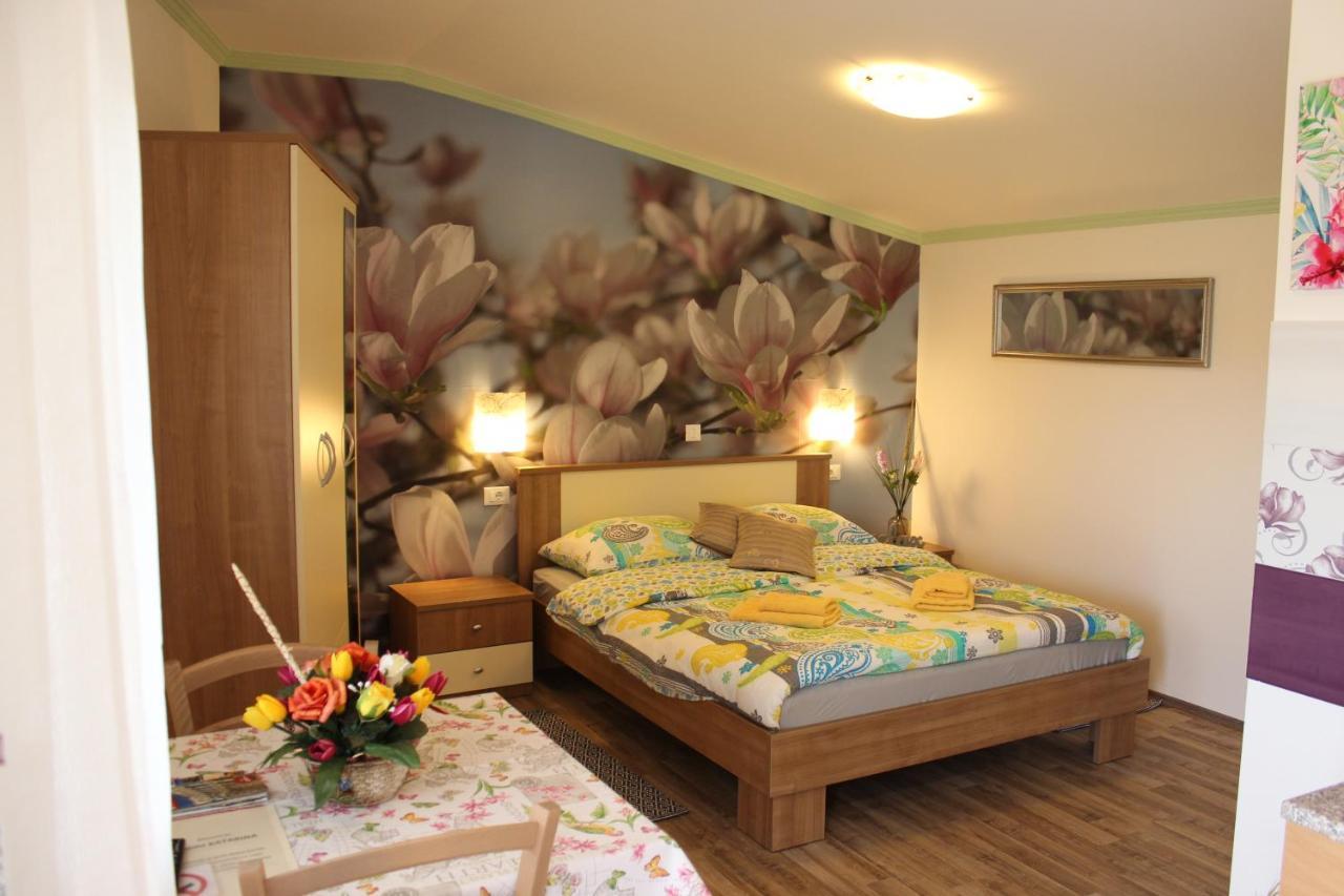 Rooms Katarina Kadumi Exterior foto